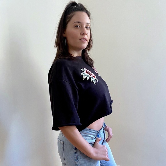 🛍BOGO🛍 H&M Embroidered Crop Top - Picture 3 of 6